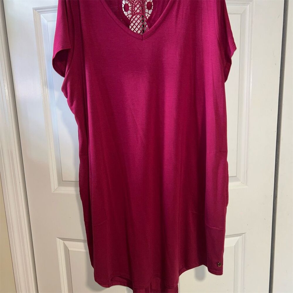 Livi Women's M Pink V-Neck T-Shirt Dress Lace Detail Knee Length Casual